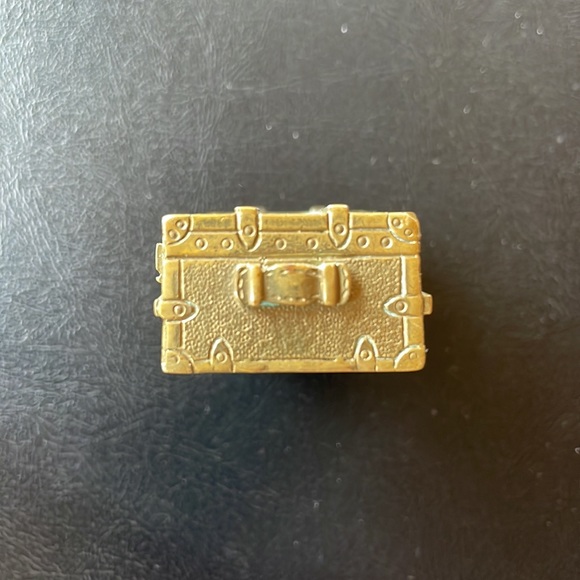 Louis Vuitton trunk paperweight. - Picture 6 of 12